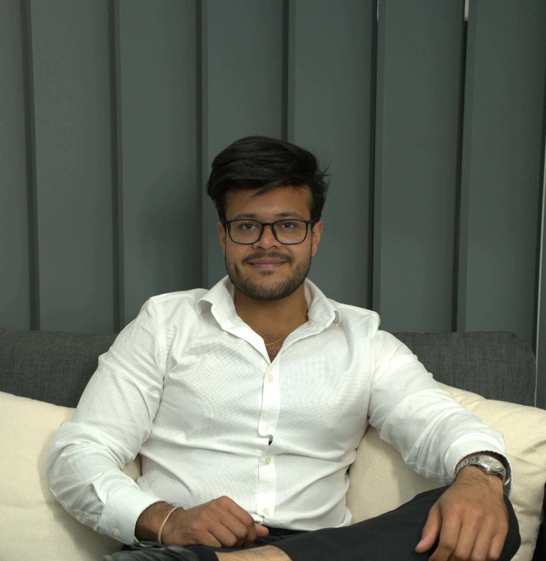Keshav, Sales Assistant